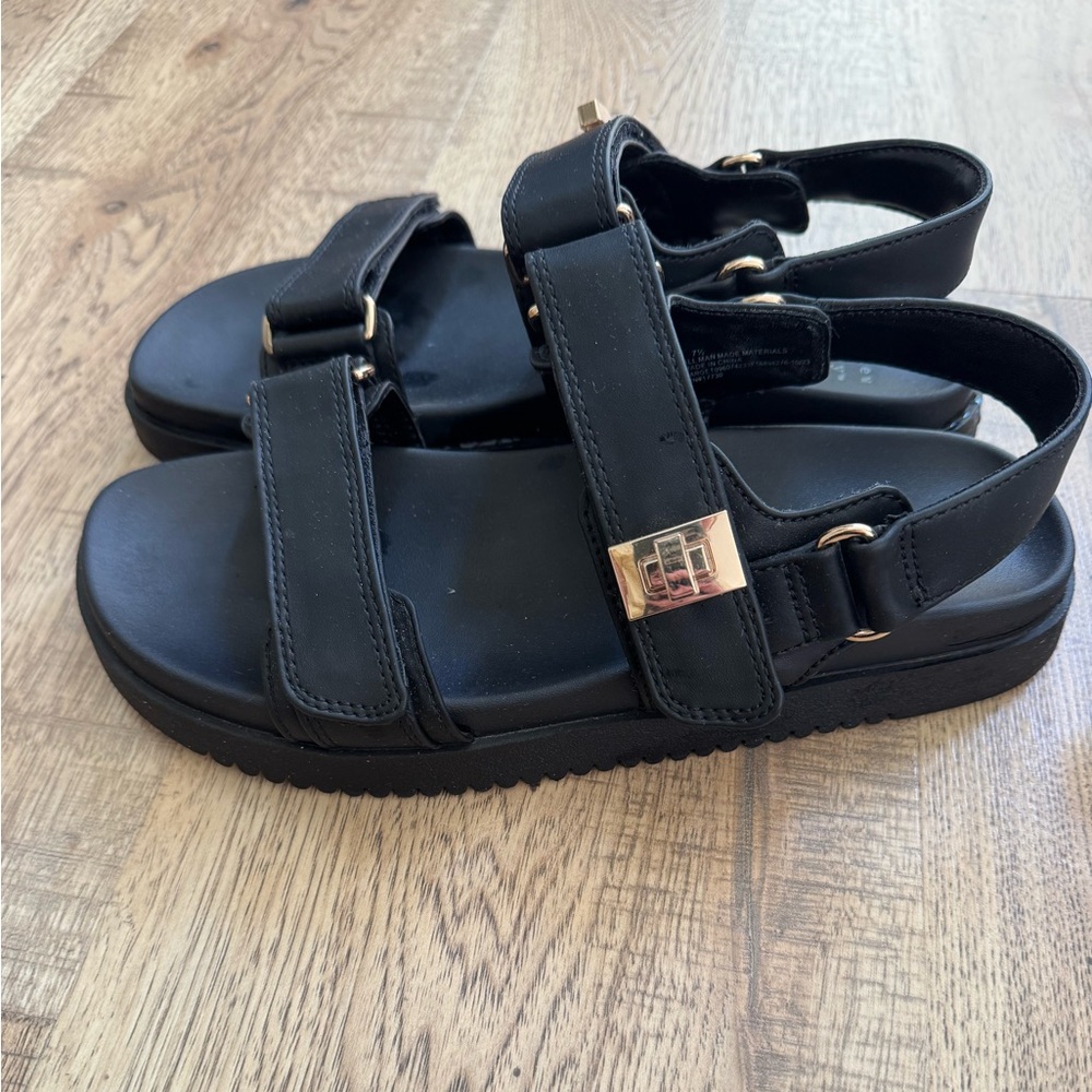 Target/steve madden viral sandals black SZ 7.5